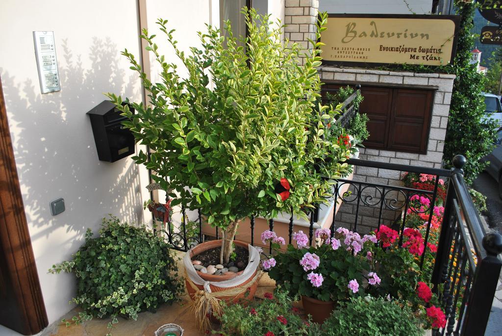 Valentini Guesthouse Карпенисион Экстерьер фото